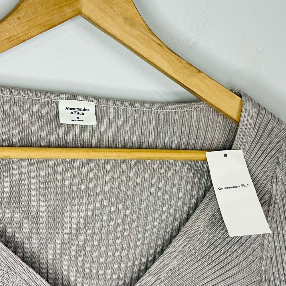 NWT Abercrombie and Fitch Twist Front Sweater Top… - image 4